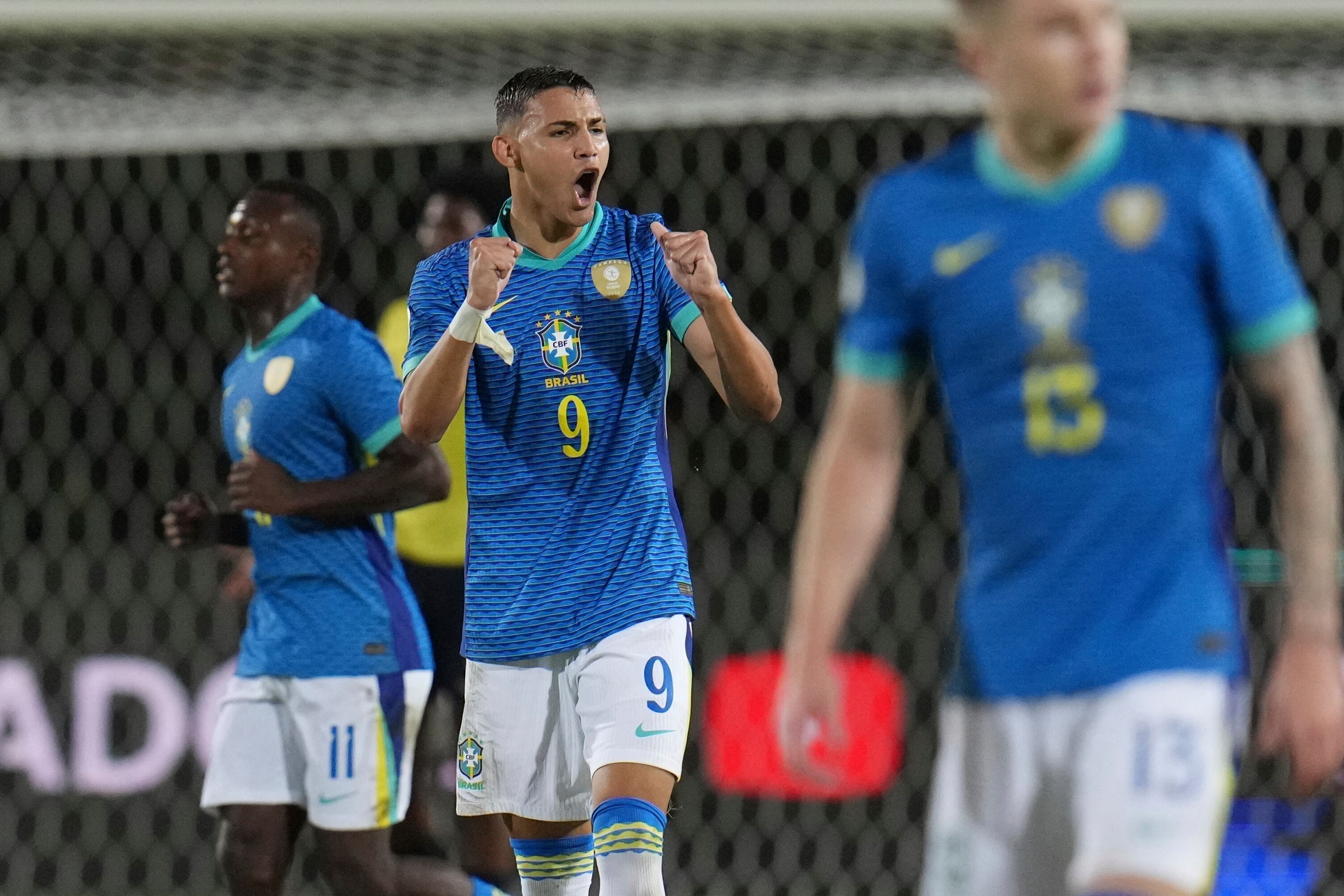 Brasil celebra su pase a la siguiente ronda de la competencia.