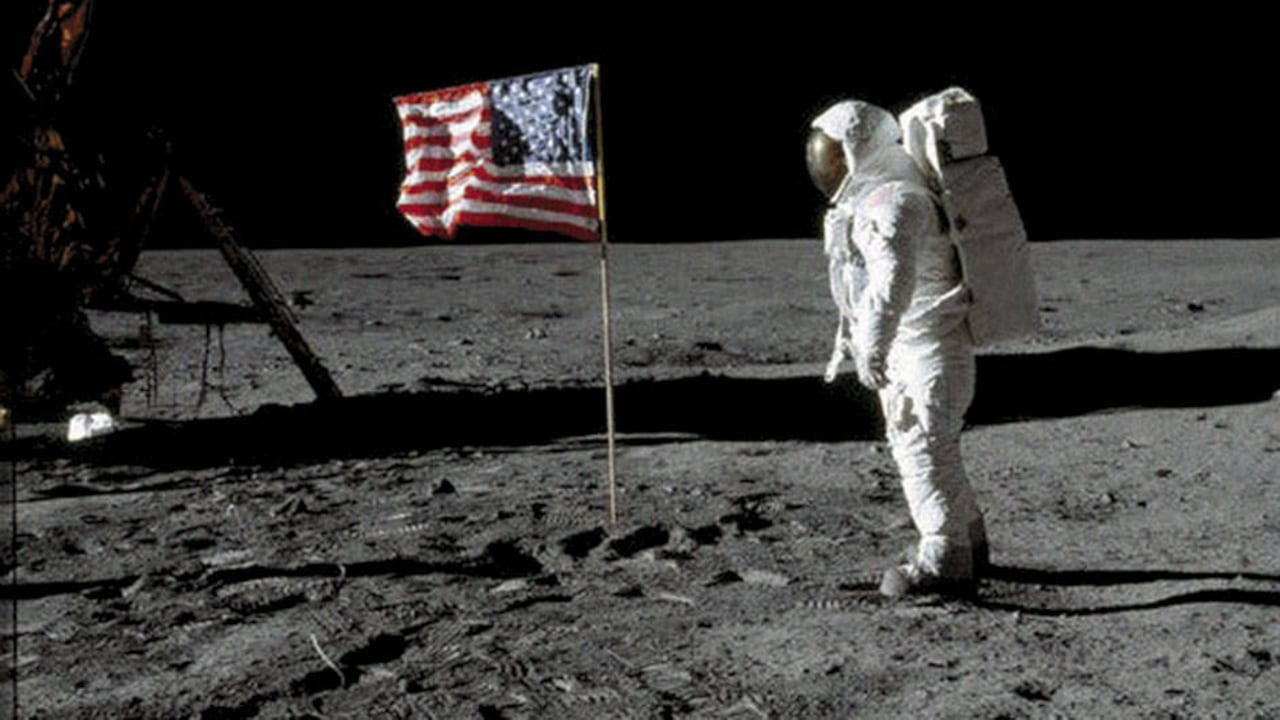 ¿Agua encontrada en la Luna puede usarse para futuras misiones?