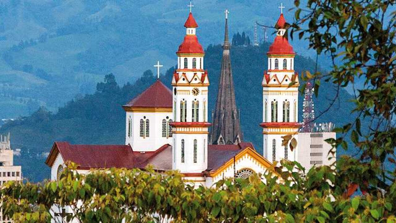 La sede de la iglesia está en un sector residencial rodeado de modernos edificios.