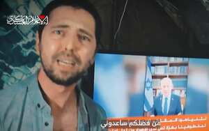 La familia de Elkana Bohbot manifestó su preocupación por lo que está viviendo en medio del secuestro y pidió que se haga algo para buscar su liberación ante las crueles señales de vida conocidas con este vídeo.