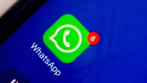 BRASIL - 2020/08/28: En esta ilustración fotográfica se muestra un icono de la aplicación WhatsApp en un smartphone. (Ilustración fotográfica de Rafael Henrique/SOPA Images/LightRocket vía Getty Images)