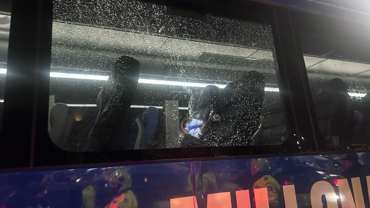 Ataque al bus de Millonarios.