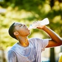 Se recomienda consumir agua con frecuencia.