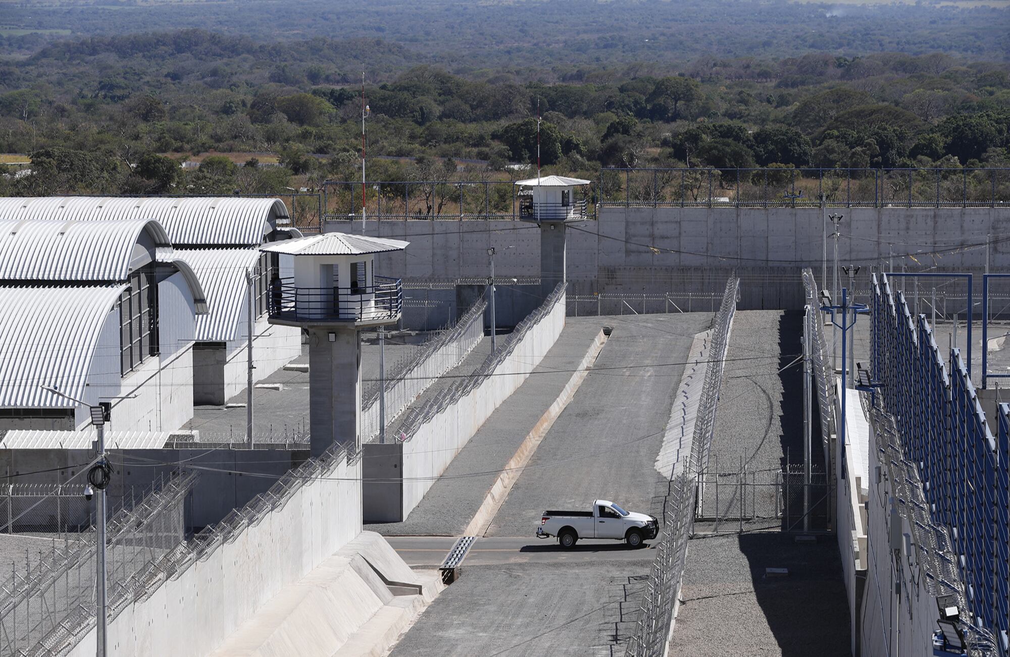Centro de Confinamiento del Terrorismo" (CECOT)