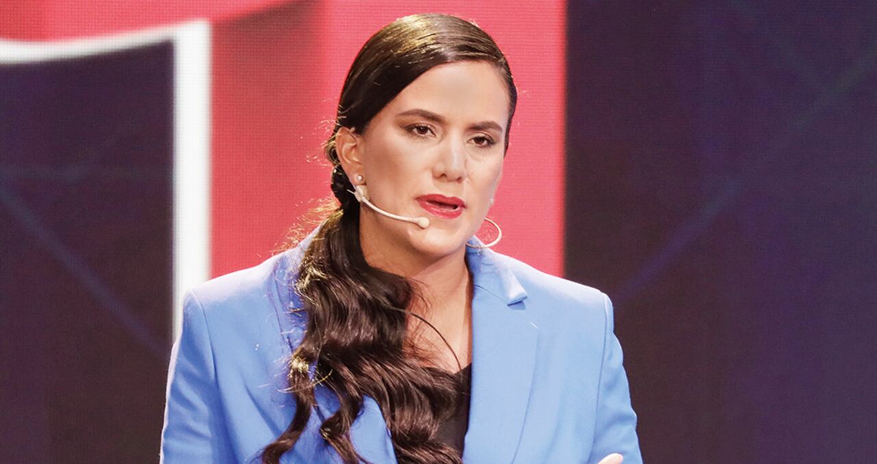 9 % Verónika Mendoza Candidata de Juntos por el Perú