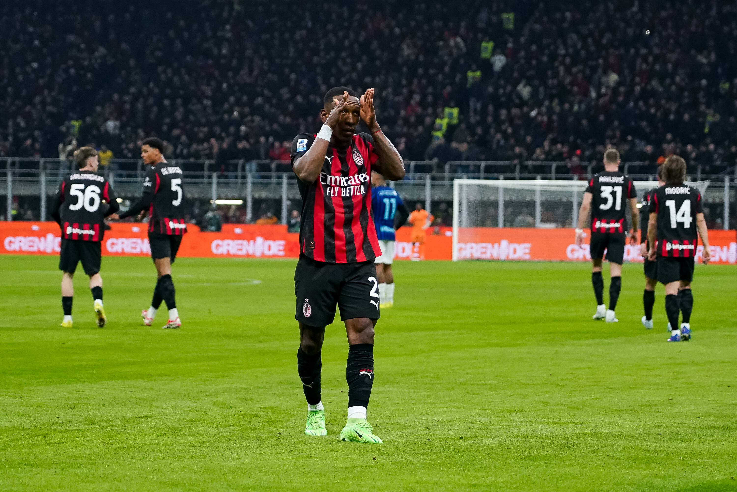 Pervis Estupiñán celebra el gol contra el Inter.
