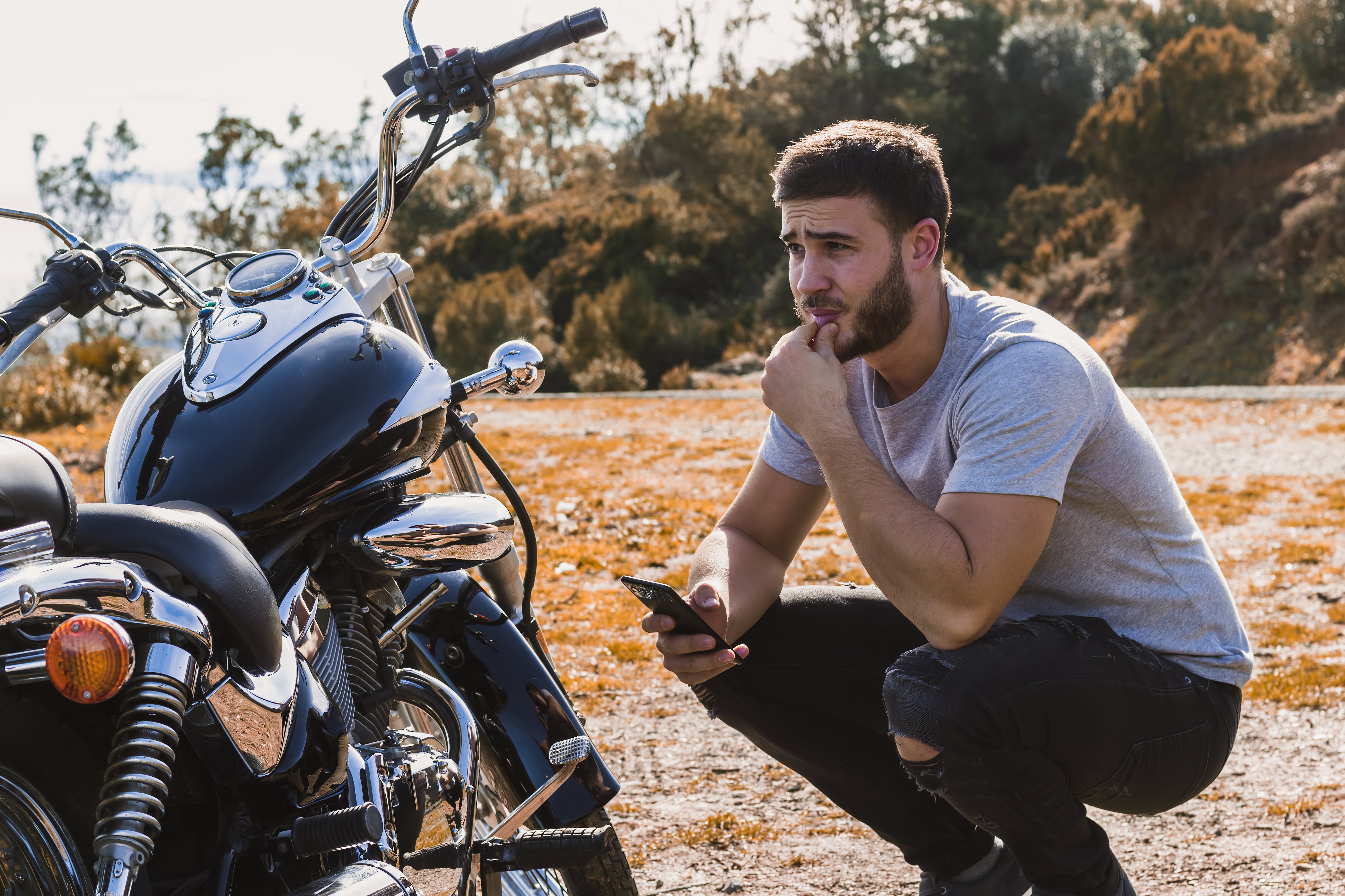 Los motociclistas pueden reconocer algunas señales de alerta mientras conducen y determinar cuándo es necesario revisar la moto.