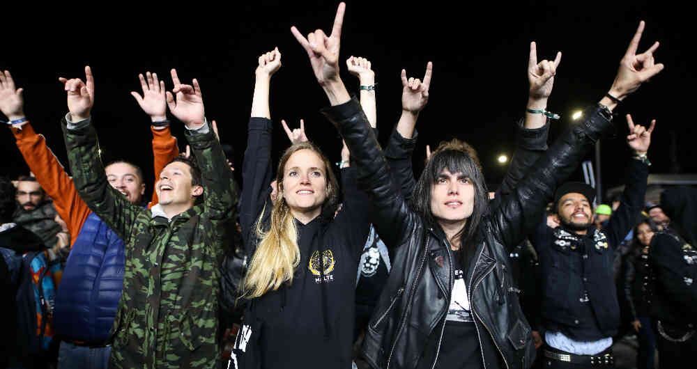 A mal tiempo, brazos al aire y música.