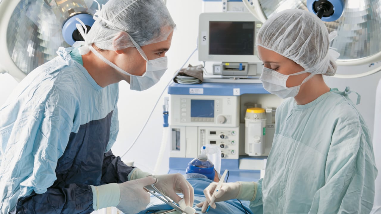 Cuando el apéndice se inflama causa la famosa apendicitis, una condición que amerita cirugía urgente para extirparlo