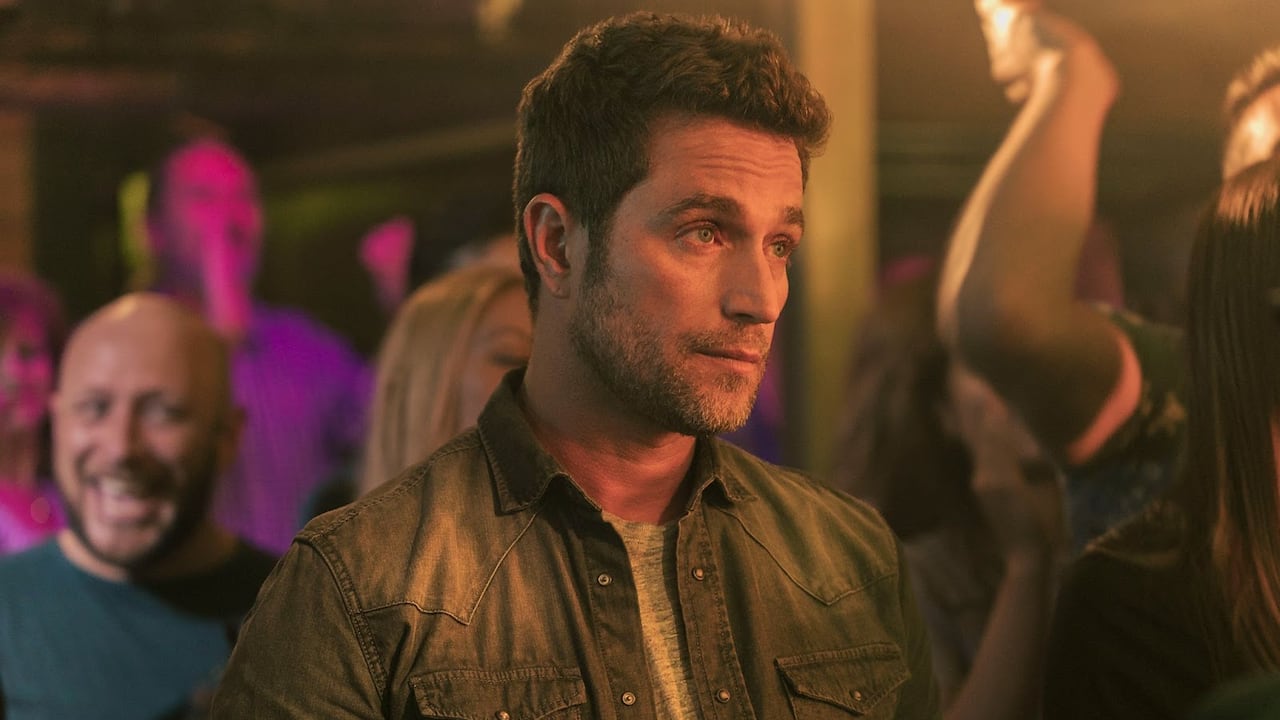 Michel Brown en el papel de Simón en Pálpito, que se empezó a transmitir en la plataforma Netflix el 20 de abril.