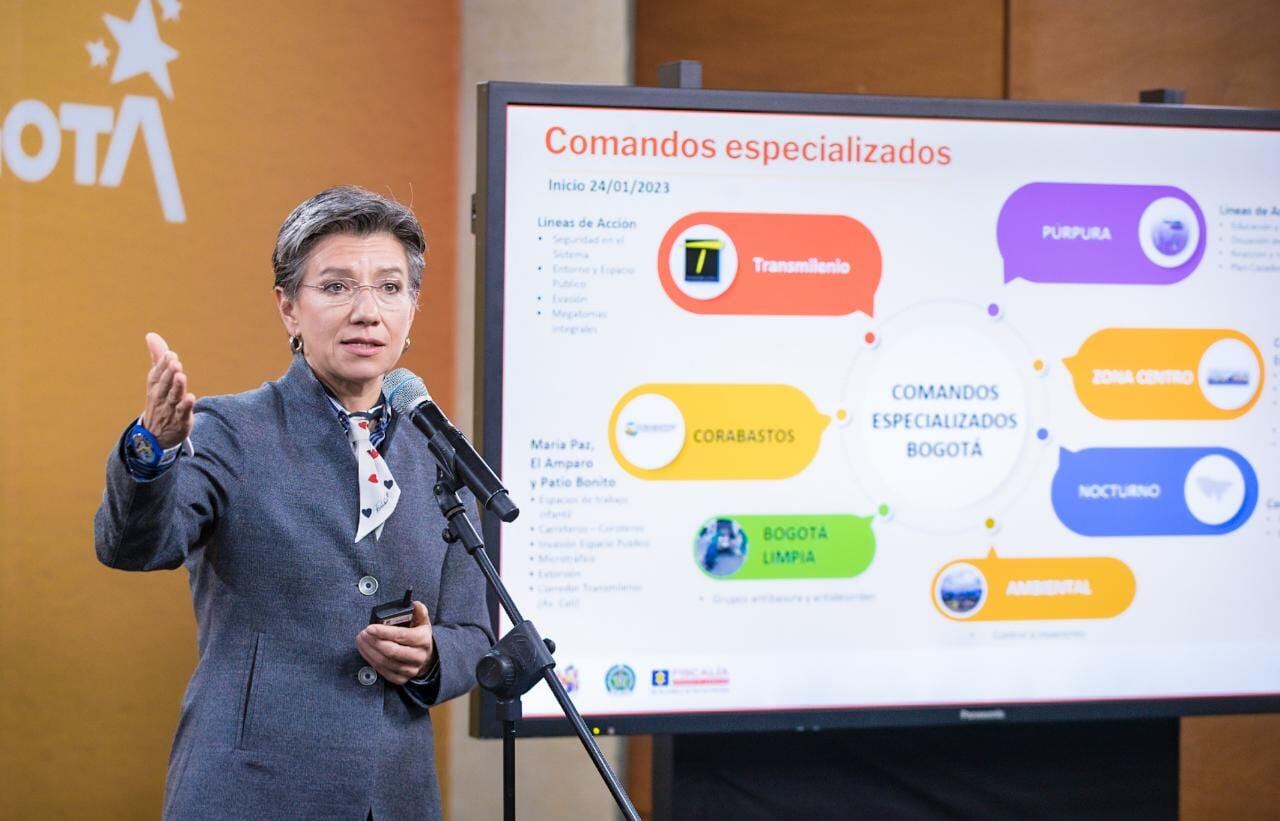 Alcaldesa Claudia López entregando el balance de seguridad del primer bimestre.