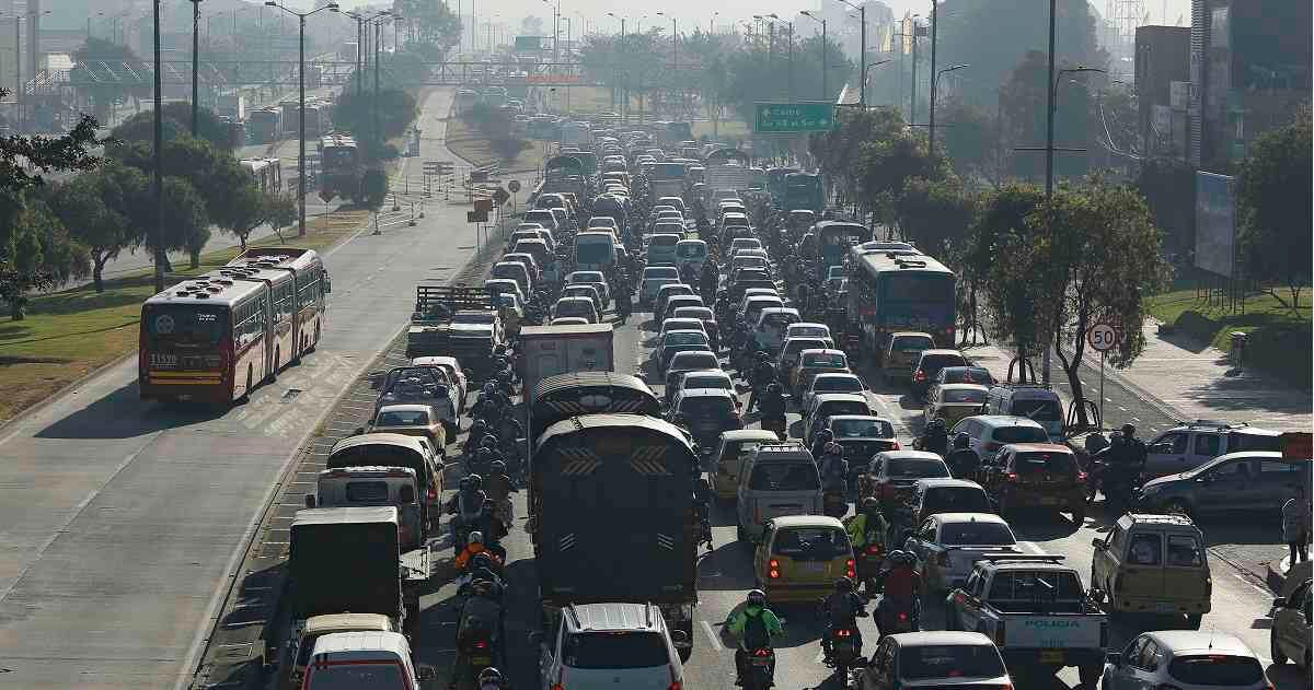 El transporte es una de las actividades que más contaminan en Bogotá. Foto: Guillermo Torres