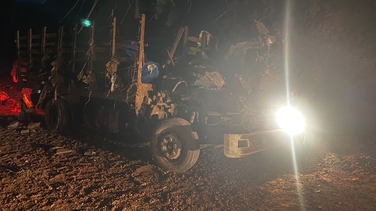 Vehículo del Ejército atacado con explosivos por las disidencias.