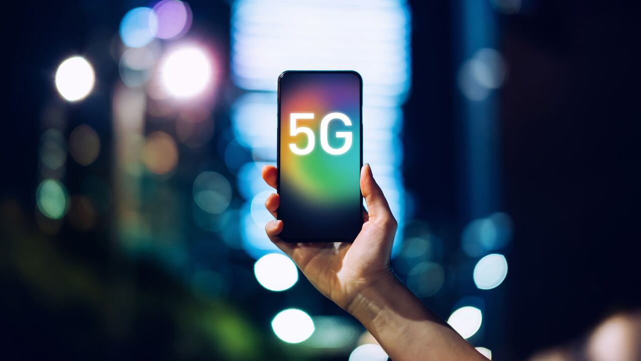 La mayoría de los smartphones de gama media y alta desde 2020 incluyen 5G, aunque existen excepciones.