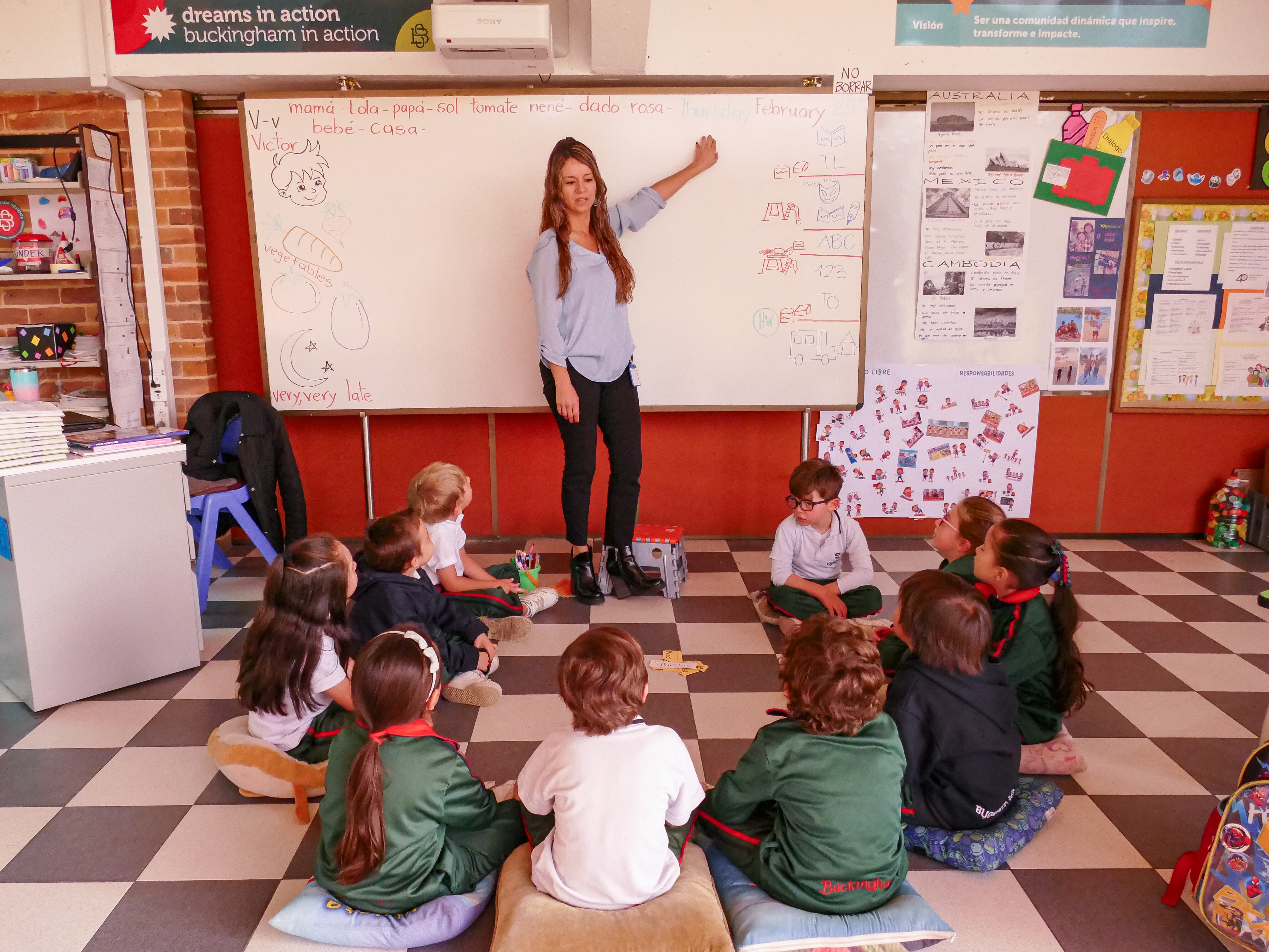 La metodología implementada en el colegio busca que los estudiantes entre 3 y 6 años trabajen la exploración, la indagación y el ser.