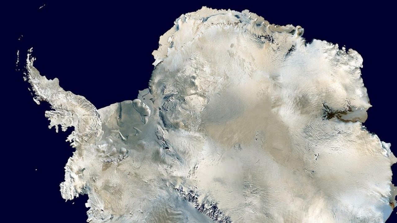 El paisaje oculto bajo el hielo antártico mostró cañones profundos, valles y sistemas montañosos de dimensiones continentales.