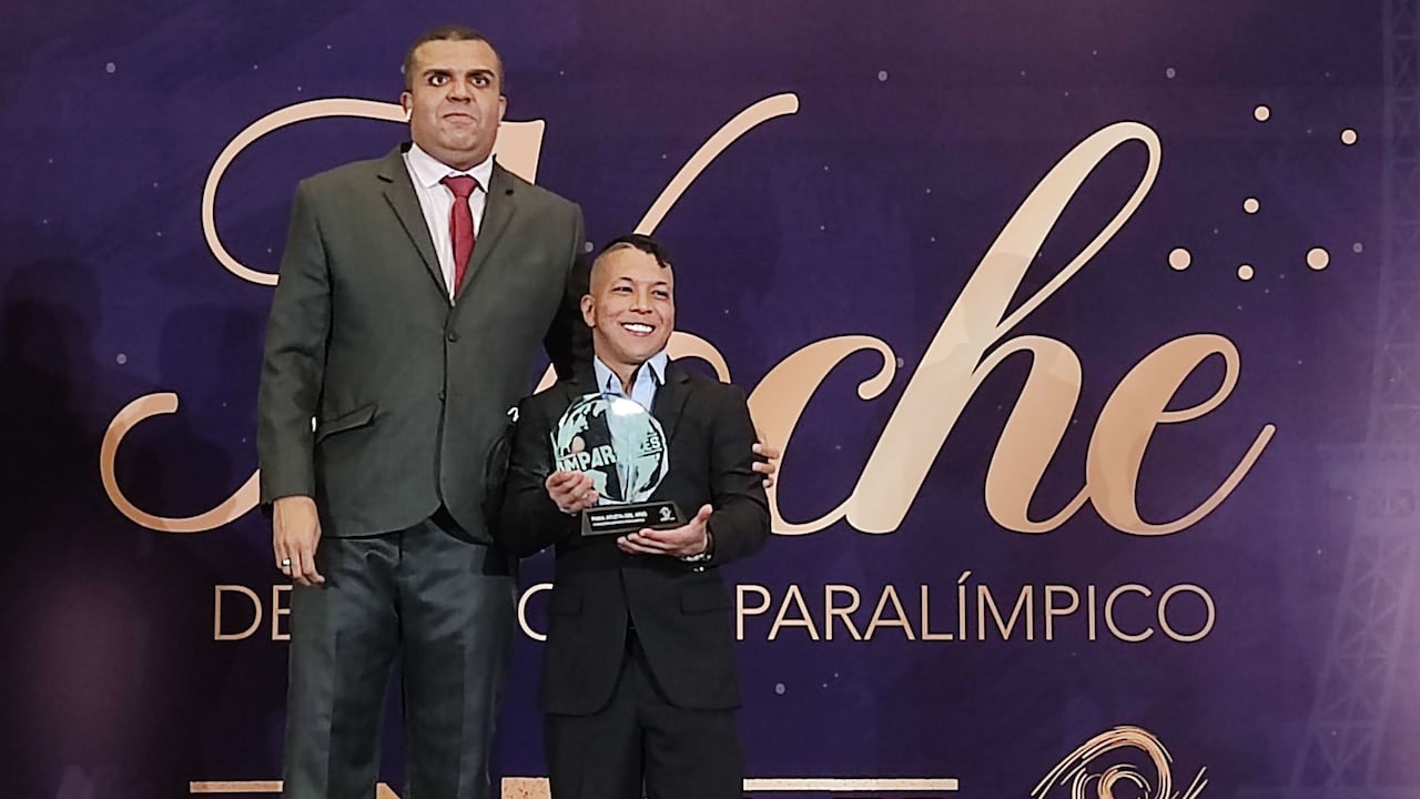 Nelson Crispín mejor atleta paralímpico de Colombia 2021. El nadador que ganó 4 medallas en los juegos de Tokio 2020, una de ellas de oro, fue elegido como el mejor atelta IMPARABLE.