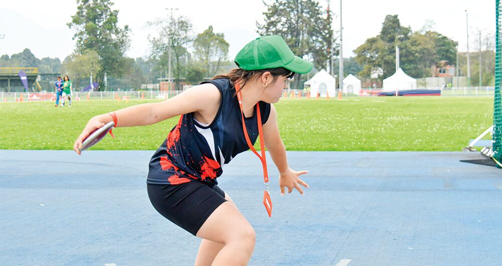 Atletismo, natación, ciclismo, equitación, fútbol, sóftbol, tenis, gimnasia y patinaje fueron algunas de las disciplinas. 