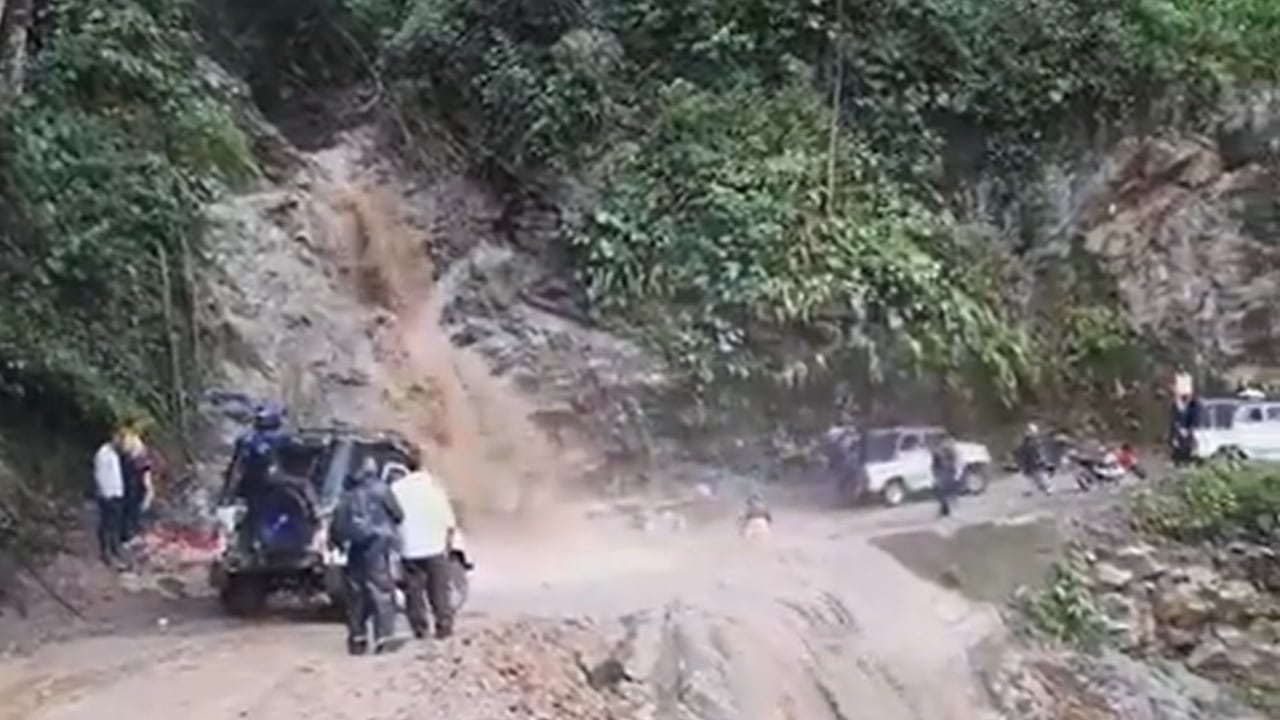 Los habitantes y transportadores del corregimiento de Herrera, que pertenece al municipio de Rioblanco, no aguantan más la situación que afrontan por el pésimo estado de las vías