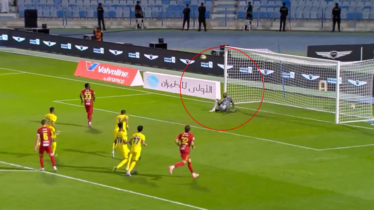 Julián Quiñónes anotó penal de gran factura en Arabia Saudita