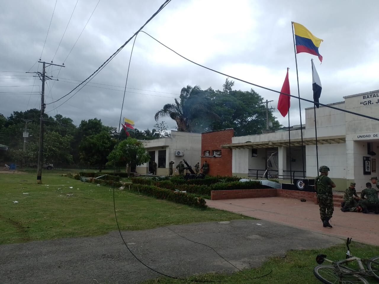 Al menos 15 militares resultaron heridos tras ataque terroristas en Arauca.