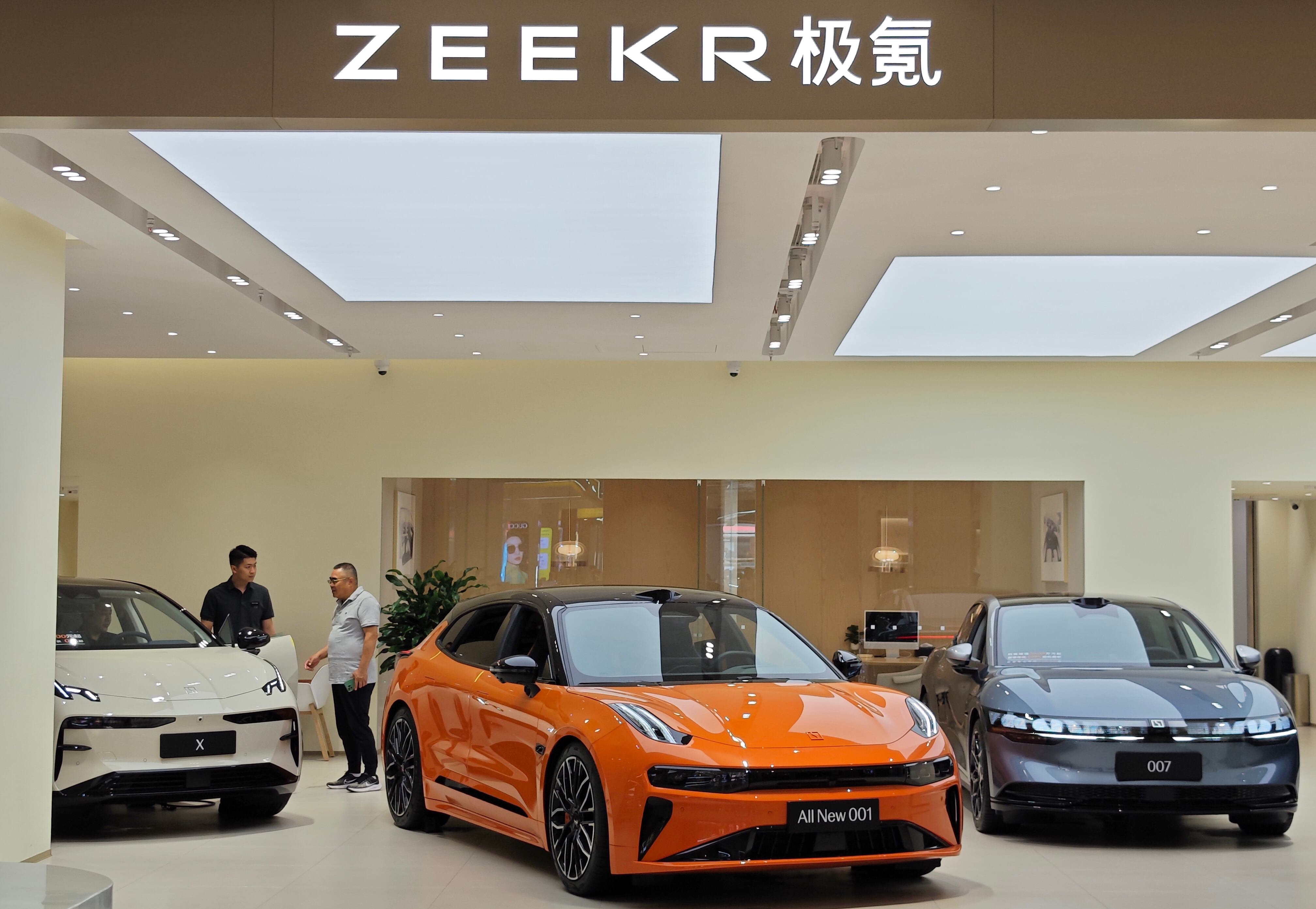 La firma Zeekr hace parte del conglomerado de Geely y llegará a Colombia el próximo 3 de octubre.