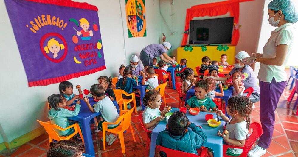  Cerca de 1,7 millones de niños reciben a través de sus acudientes las ayudas alimenticias del Gobierno durante esta pandemia.