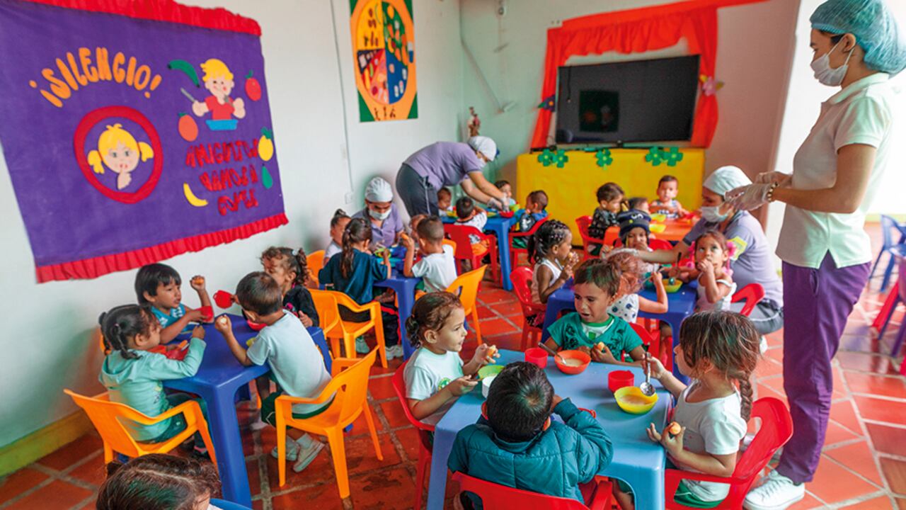 Cerca de 1,7 millones de niños reciben a través de sus acudientes las ayudas alimenticias del Gobierno durante esta pandemia.