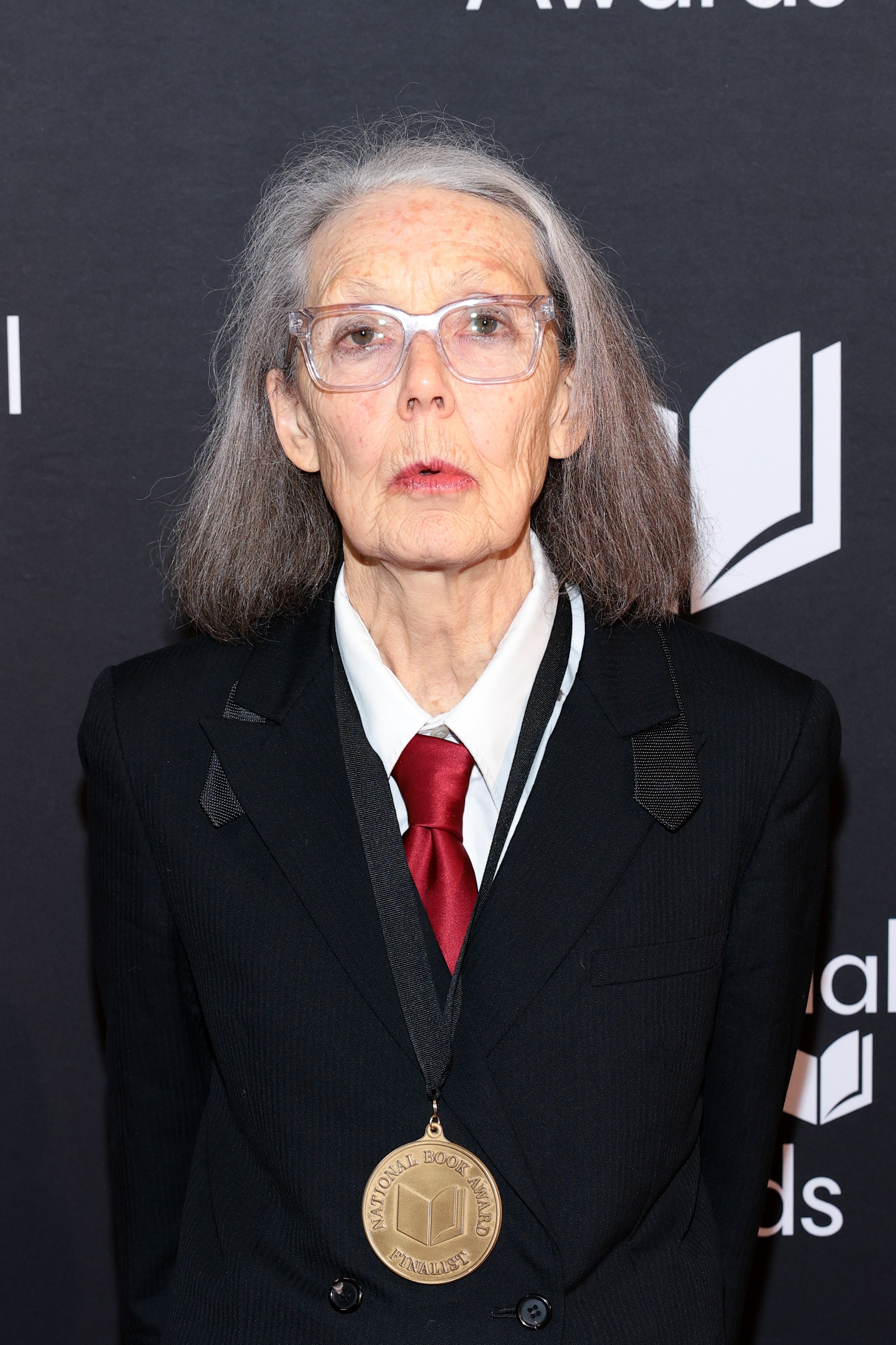 Anne Carson en los 75 National Book Awards, en 2024. Foto: Dimitrios Kambouris/Getty Images