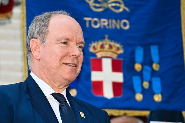 Palmero solicita la condena del príncipe para reparar "su inmenso perjuicio moral, su perjuicio corporal y los problemas en las condiciones de existencia que padece" y reclama la suma de un millón de euros (1,10 millones de dólares) y la reincorporación a su puesto.