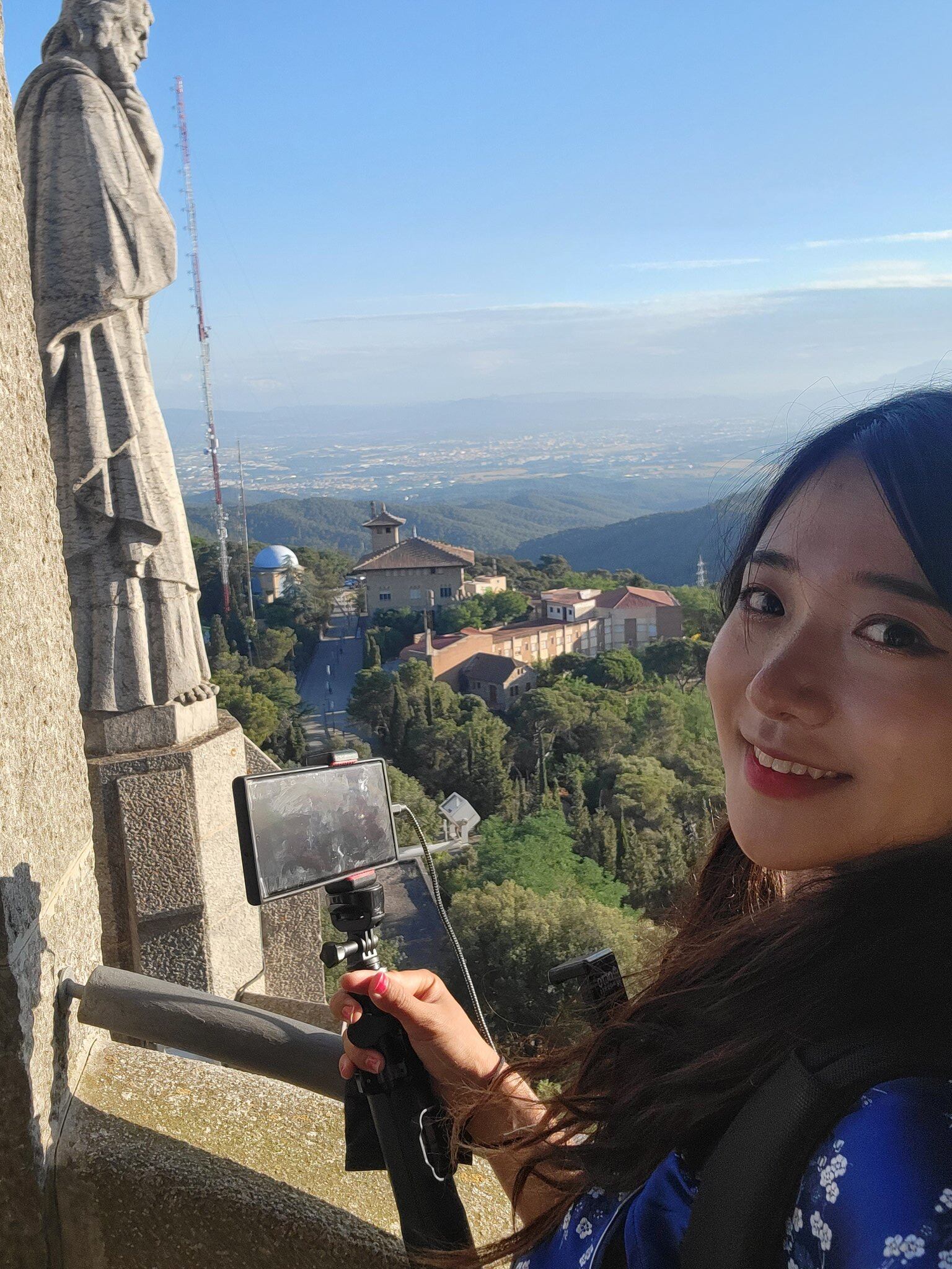 La mujer es reconocida por sus cosplay, y por hacer directos desde distintas ciudades del mundo.