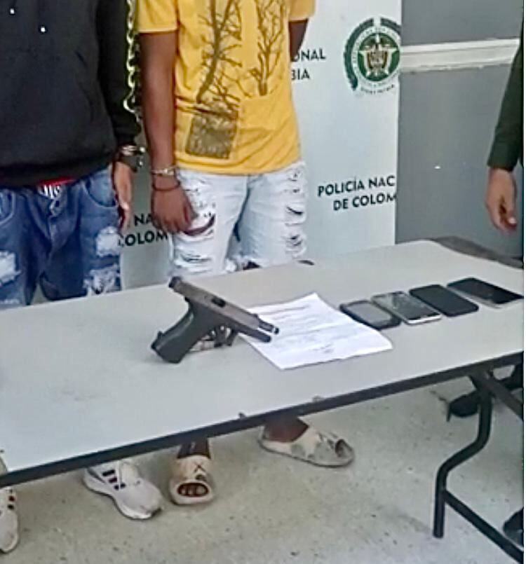 Dentro del carro en el que fueron interceptados llevaban un arma