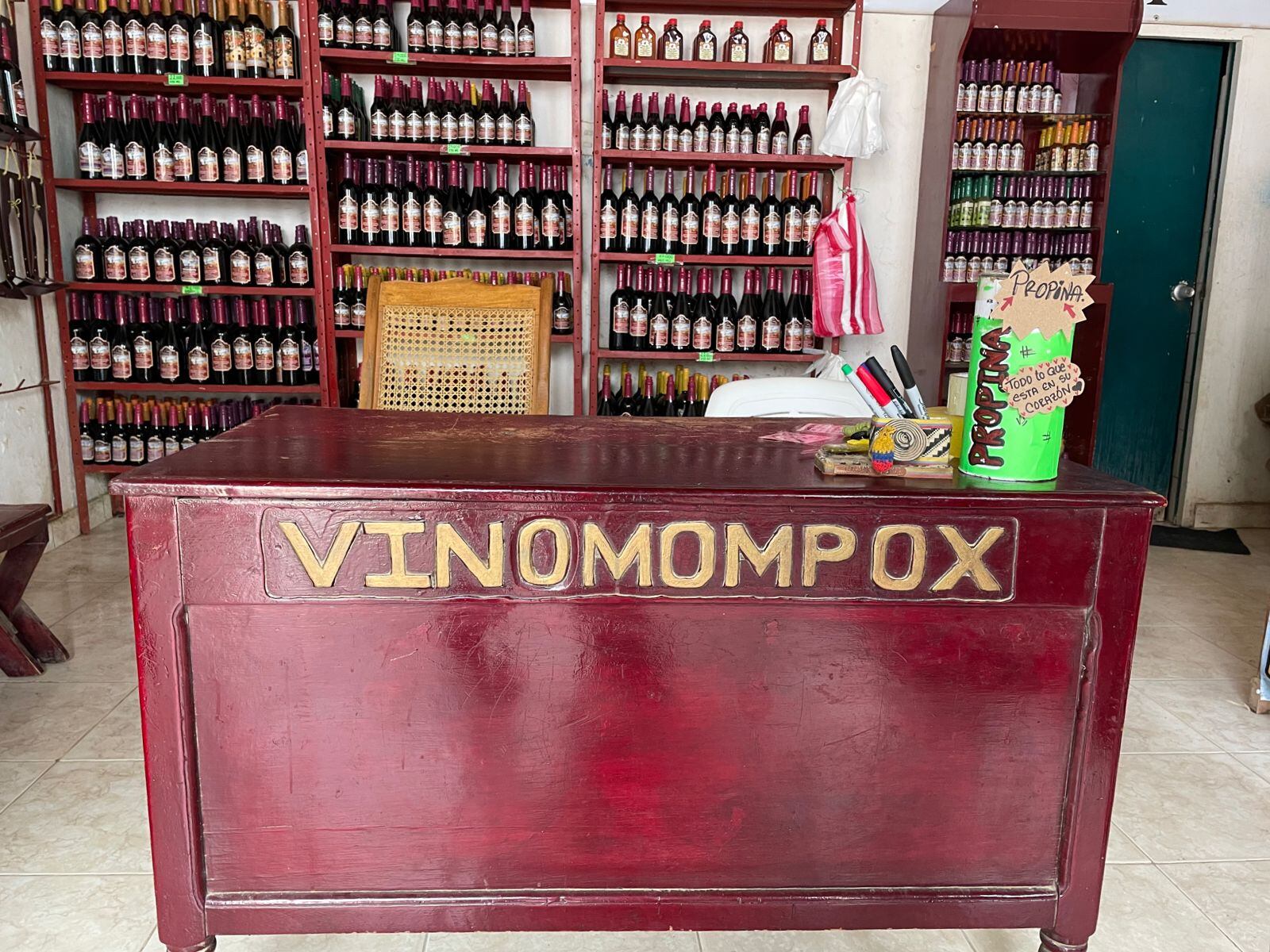 Vino Mompox es una compañía que decidió sacarle más provecho al corozo, un fruto del Caribe, para hacer su propio vino dulce, esperan que con el turismo, su empresa tenga más reconocimiento del que hasta ahora ha logrado. Foto: Andrea Gómez