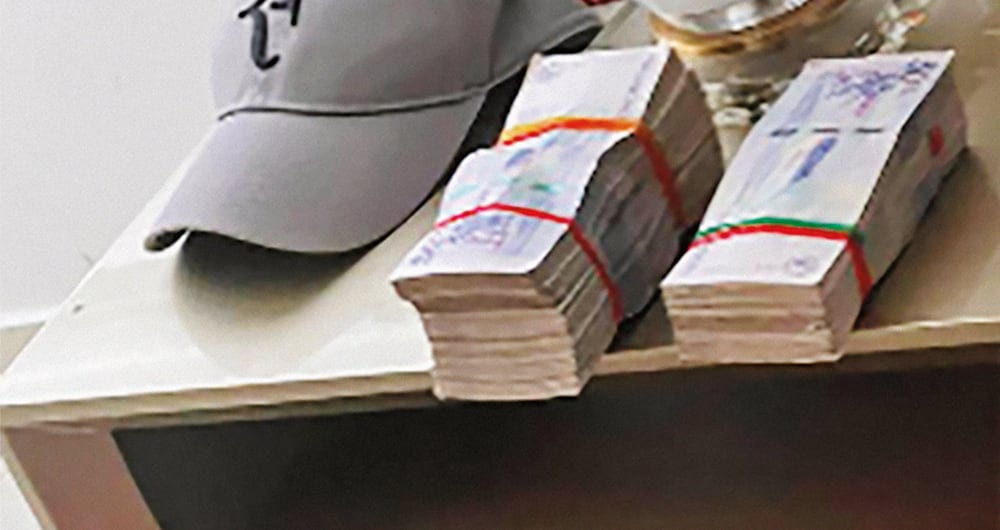 La fotografía que hoy publica SEMANA demuestra que, aun después de la denuncia de Day Vásquez, Nicolás Petro siguió manejando dinero en efectivo y guardándolo en su vivienda. ¿Cuánta plata había que impedía que su nueva pareja, Laura Ojeda, no pudiera ni salir de la casa para cuidar el botín?