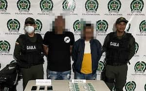 Los sujetos fueron capturados cuando la comunidad dio aviso a las autoridades y supuestamente recogían un dinero