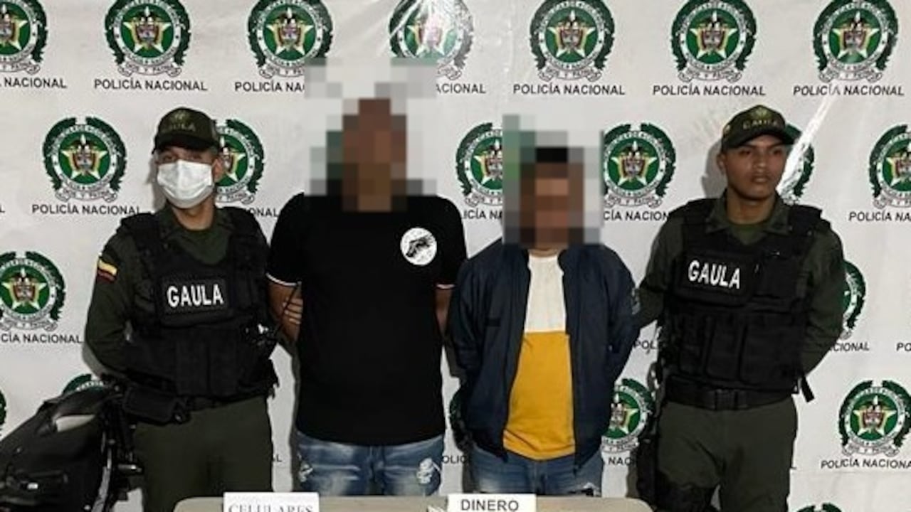 Los sujetos fueron capturados cuando la comunidad dio aviso a las autoridades y supuestamente recogían un dinero