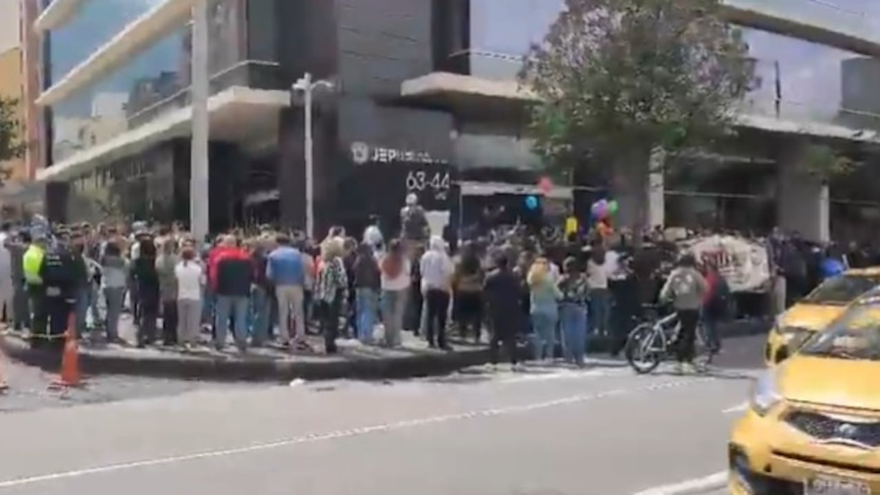 Reporte de movilidad: siniestros viales y marcha en la carrera 7 complican el tráfico este viernes.