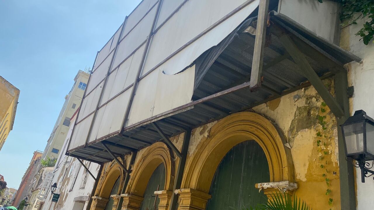 El balcón se encuentra en riesgo de derrumbe.