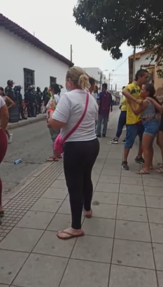 Padres de familia de los menores de edad.