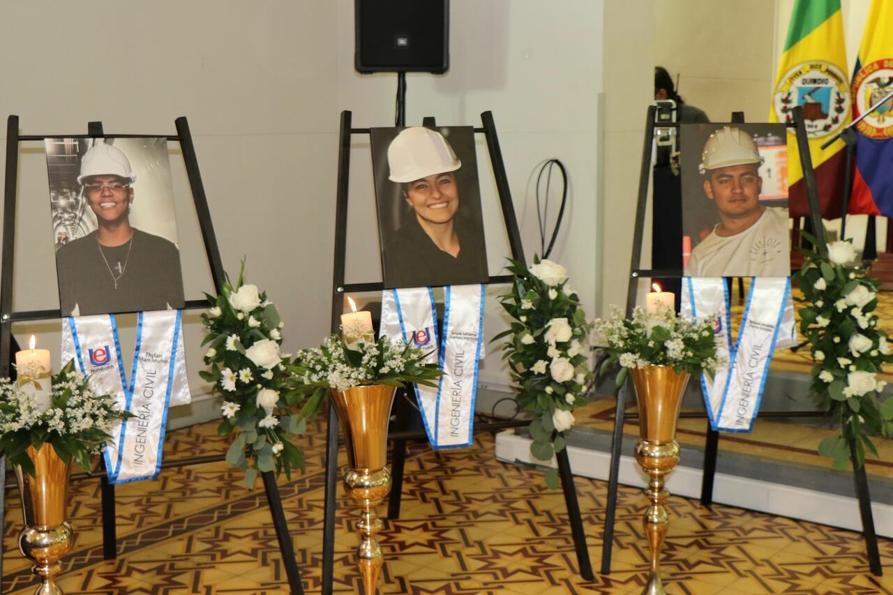 La Universidad Alexander von Humboldt rindió homenaje a los siete estudiantes que murieron en el accidente.