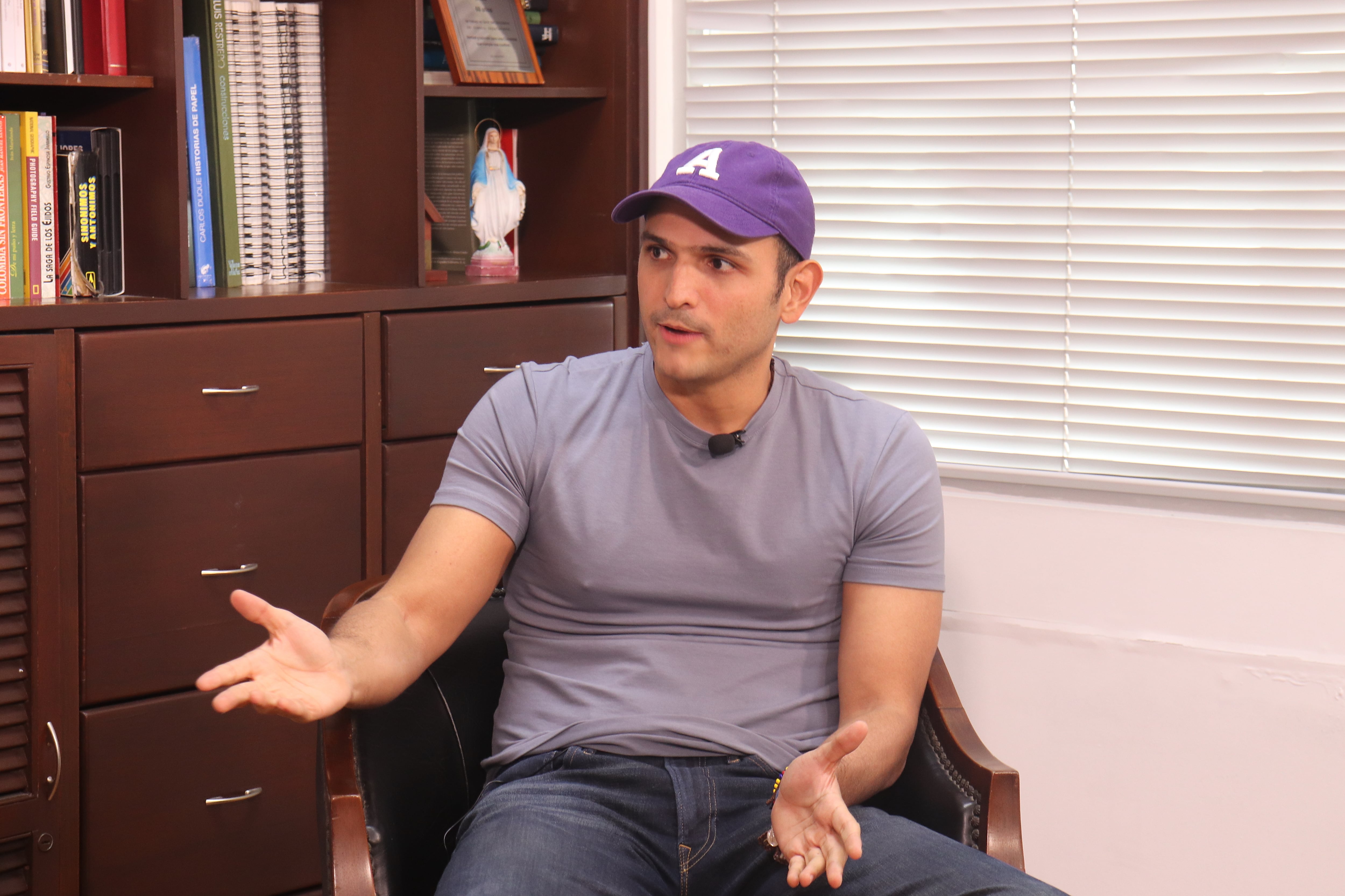 Jaime Arizabaleta, candidato a la alcaldía de Cali en entrevista con Diego Martínez Lloreda, Director de Información del diario El País, para el programa "al banquillo con Martillo". foto Bernardo Peña