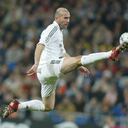 En 2001 la Vecchia Signora, Juventus, le vendió al Real Madrid a Zinedine Zidane por 76 millones de euros que el francés validó con varias ligas, copas del Rey y Champions League.