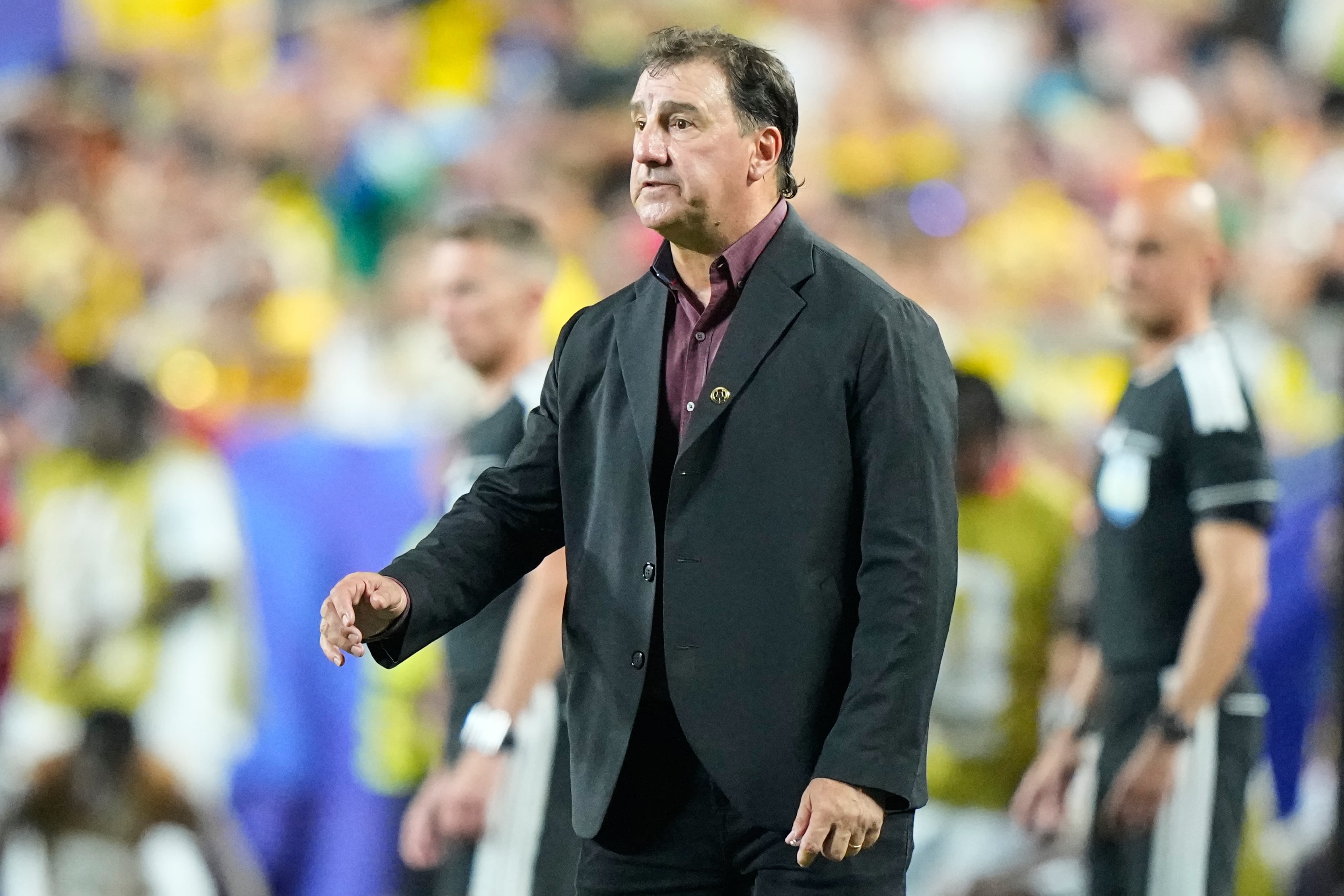 Néstor Lorenzo realiza cambios.