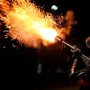 Agente del Escuadrón Móvil Antidisturbios (Esmad) de Bogotá disparando durante una de las manifestaciones del paro nacional el pasado jueves 21 de noviembre. Foto: Esteban Vega La-Rotta.