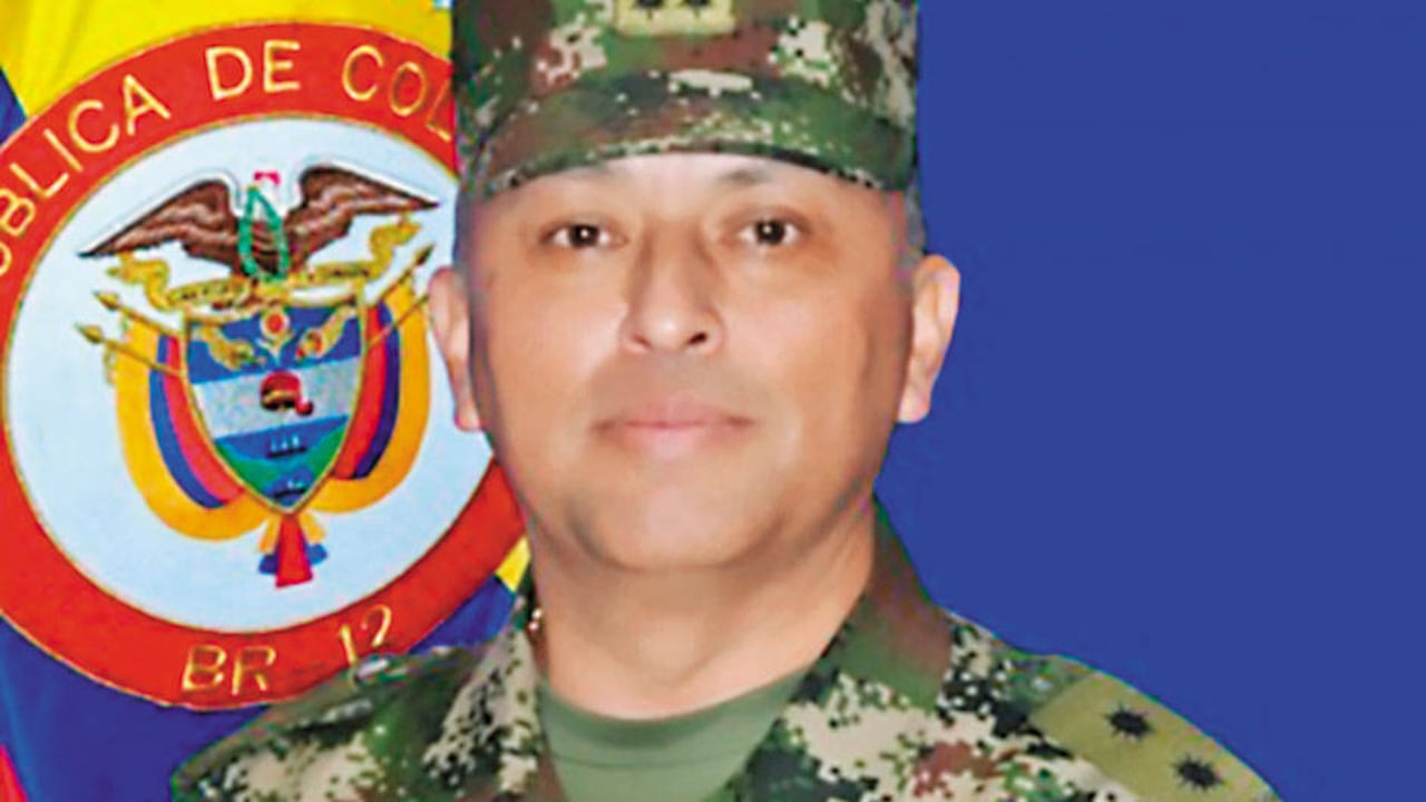 El brigadier general César Parra fue llamado a calificar servicios por varias denuncias de corrupción en su contra que, según él, son un montaje.