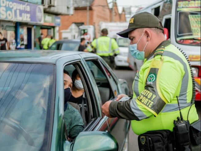 La medida restringe la circulación de los vehículos con placa nacional o extranjera.