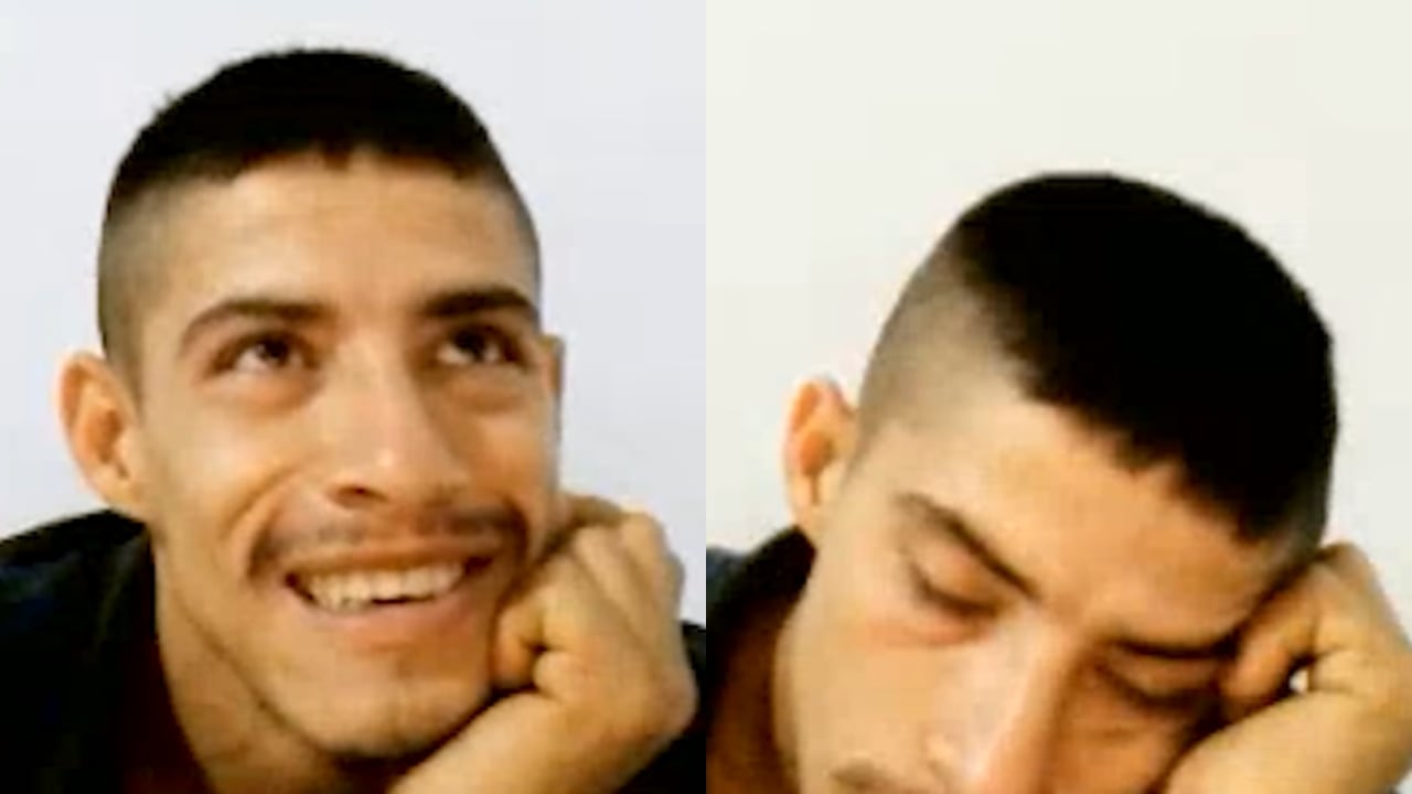 Este es el momento en el que el hombre se ríe y se duerme.
