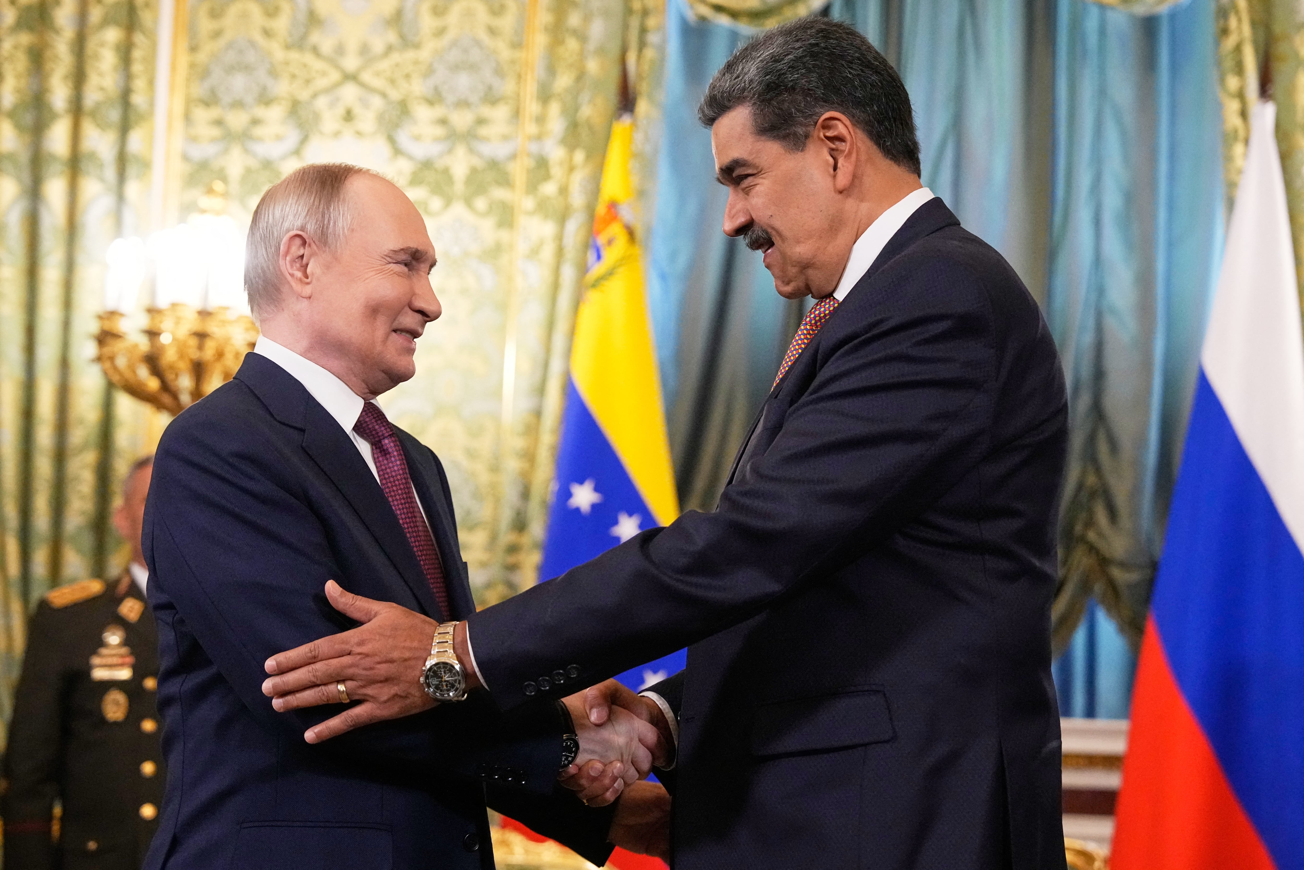 Maduro se reúne con Putin y anticipa "impulso nuevo" en relaciones con Rusia