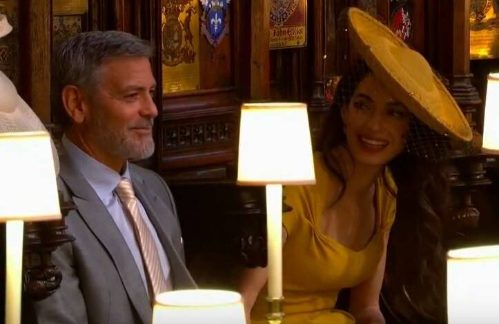 El actor estadounidense, George Clooney, y su esposa Amal fueron el centro de atención durante la entrada al Castillo de Windsor. 