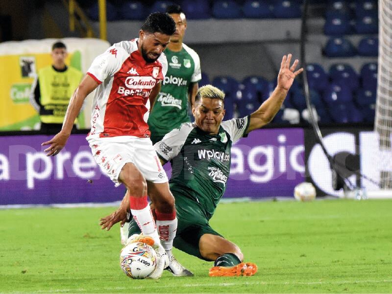 El juego fuerte fue la constante durante todo el partido.